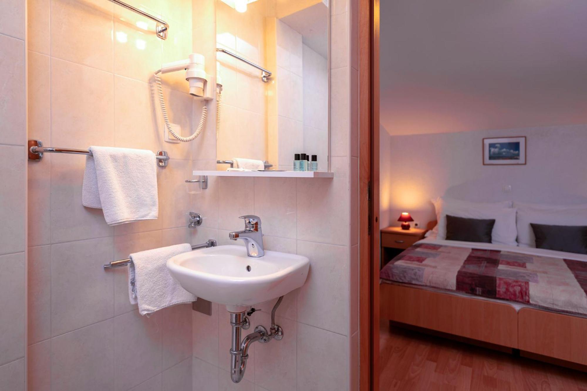 The Midpoint Apartments โบล ภายนอก รูปภาพ